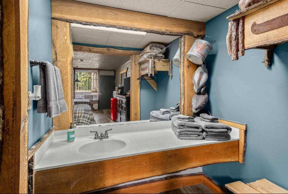 Apartment Stonegate W Pool & Outdoor Firepits #201 *